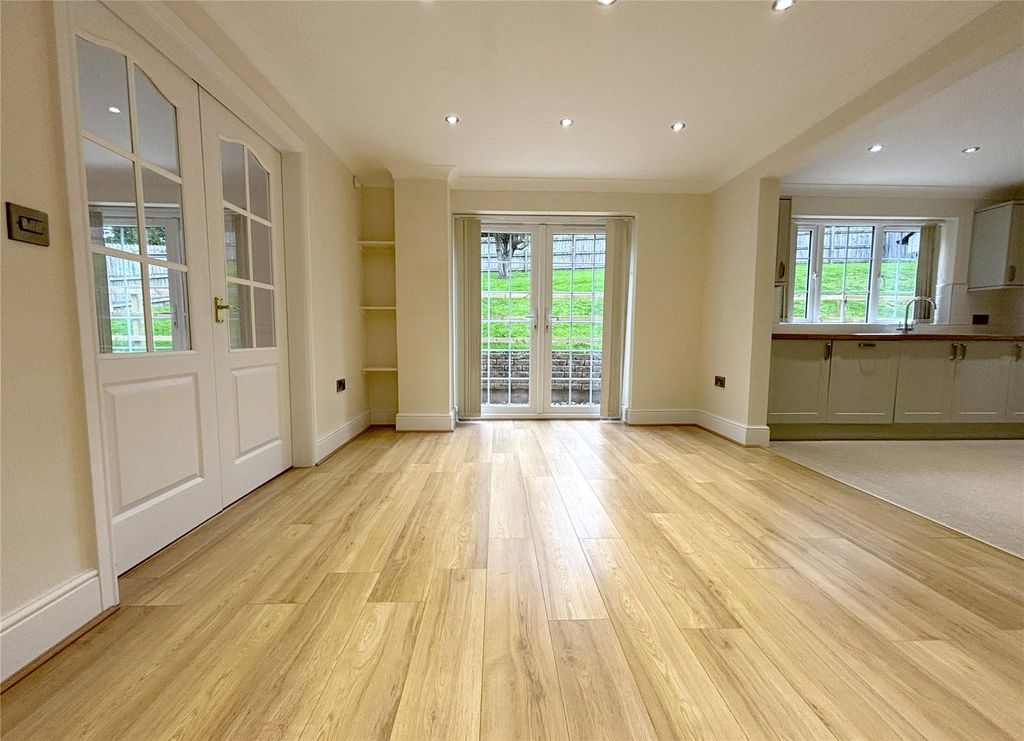 Property photo 3 of 19 Dining Room