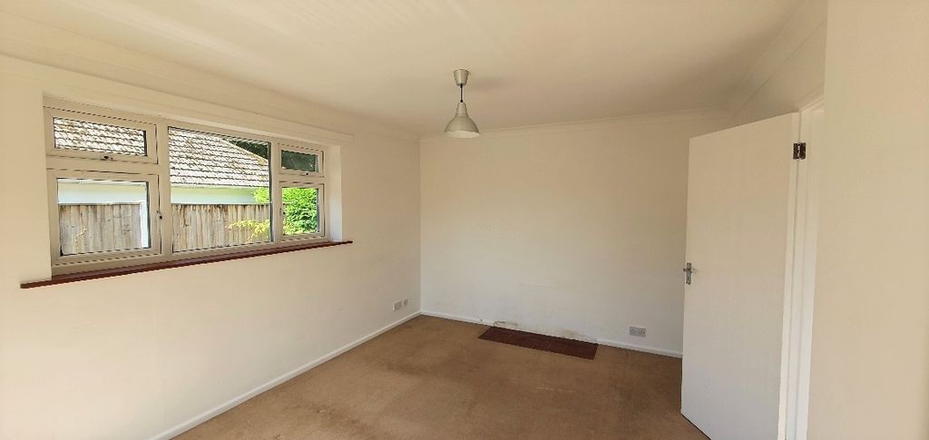 Property photo 3 of 12 Lounge (New 2)