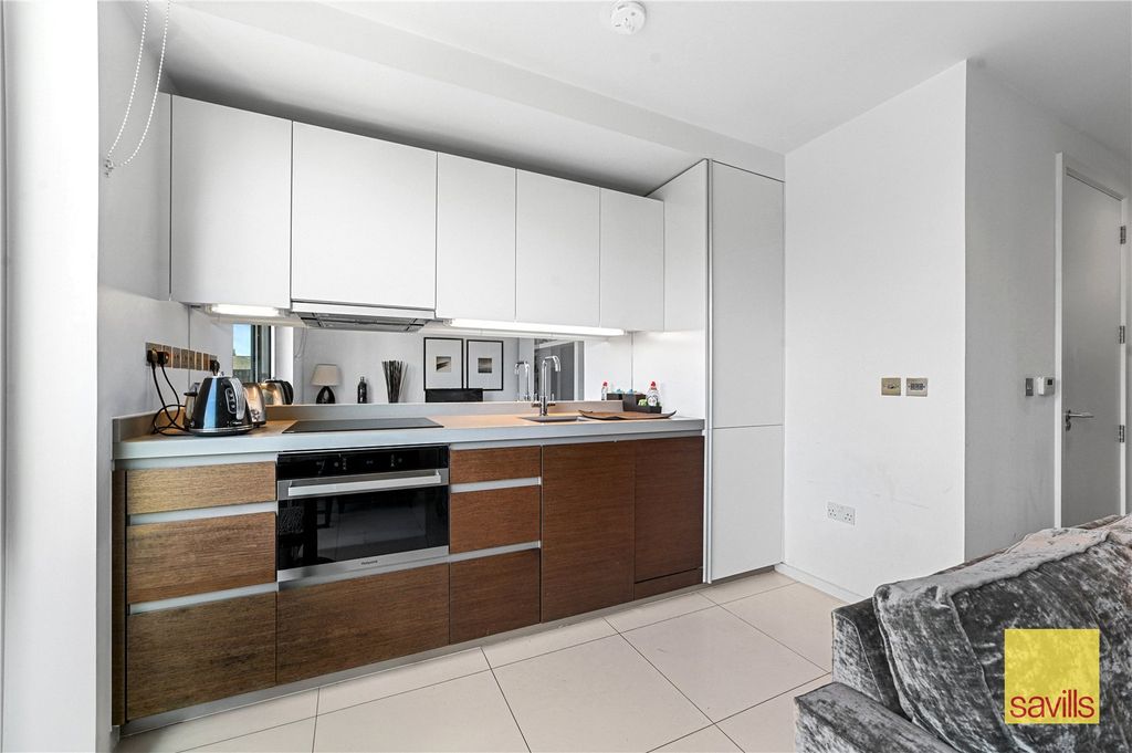 Property photo 3 of 9 Kitchen