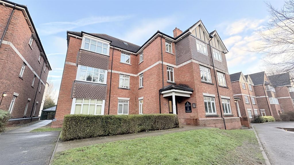 Property photo 1 of 13 Approach