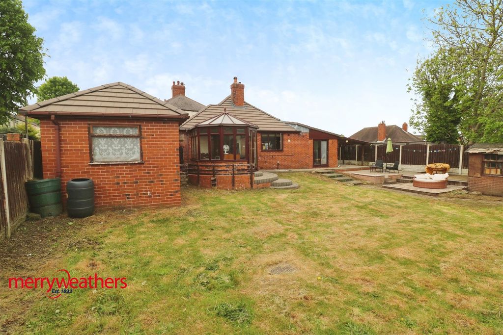 Property photo 2 of 18 Outside