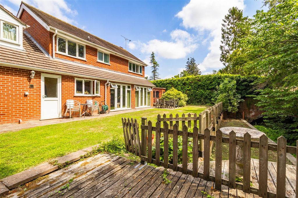 Property photo 2 of 34