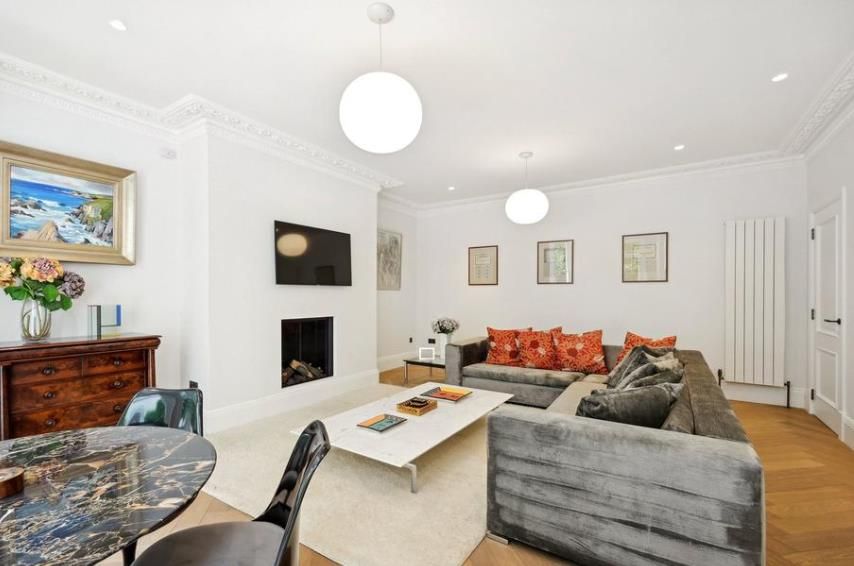 Property photo 1 of 6 2 Clarence Gate Gardens 7 18.08.Png