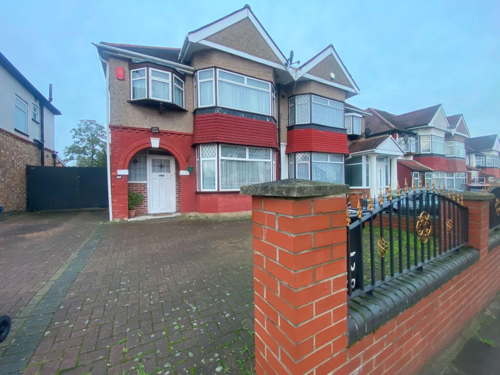 Property photo 2 of 12