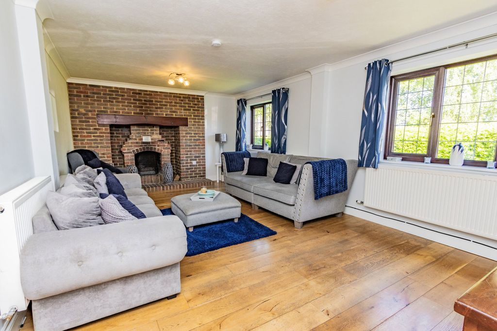 Property photo 2 of 16