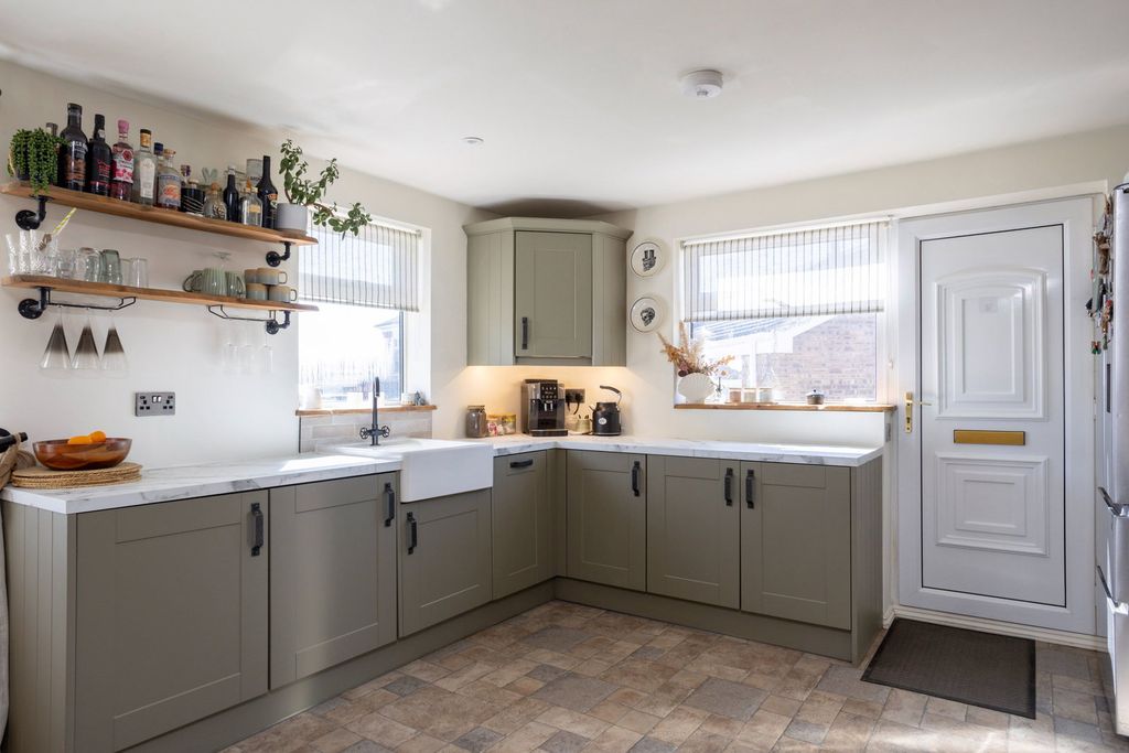 Property photo 3 of 25