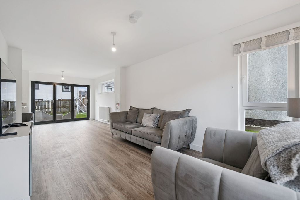 Property photo 3 of 26