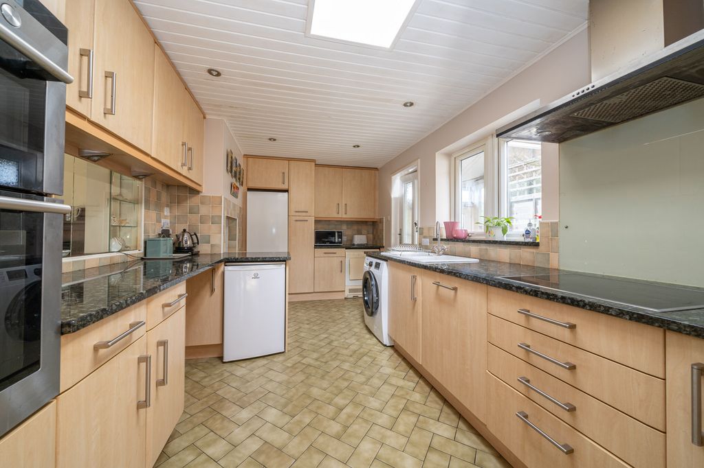 Property photo 3 of 20