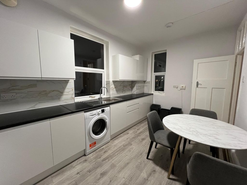 Property photo 2 of 17 Gallery