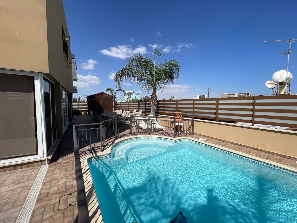 Property photo 1 of 33