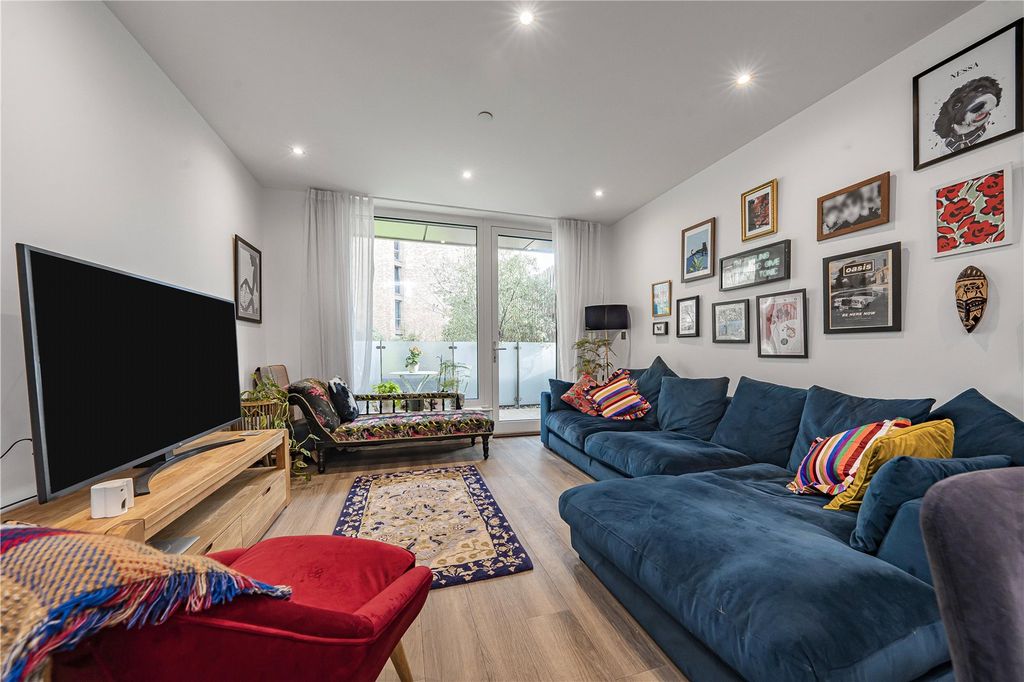 Property photo 2 of 17 Picture No. 11