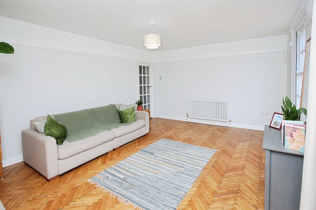 Property photo 3 of 20