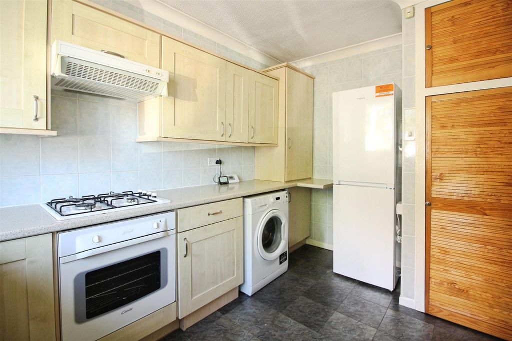 Property photo 3 of 13 Kitchen