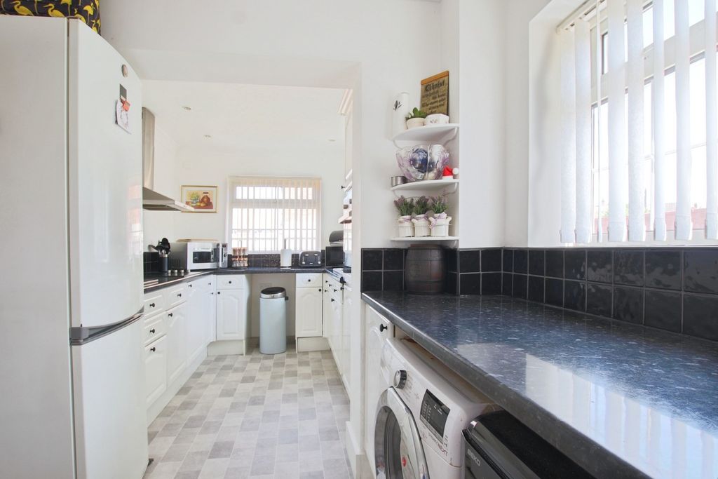 Property photo 2 of 15 4167273