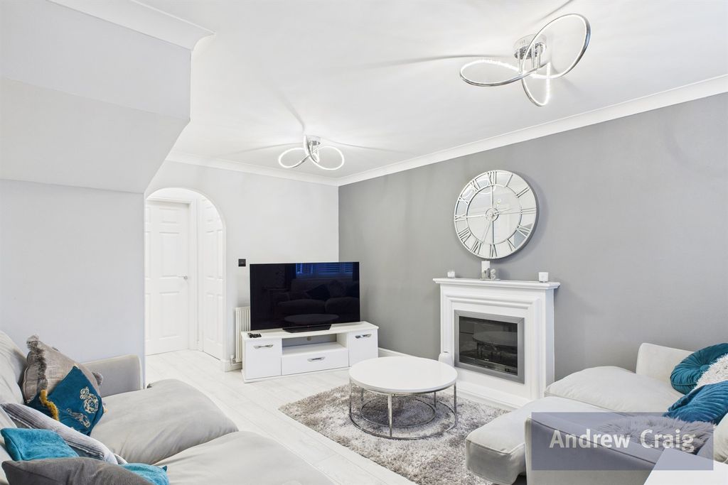 Property photo 2 of 15 Lounge