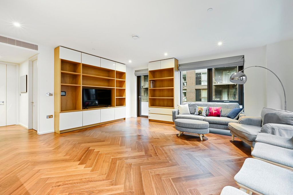 Property photo 2 of 21