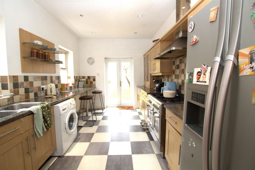 Property photo 3 of 17 Kitchen.Jpg