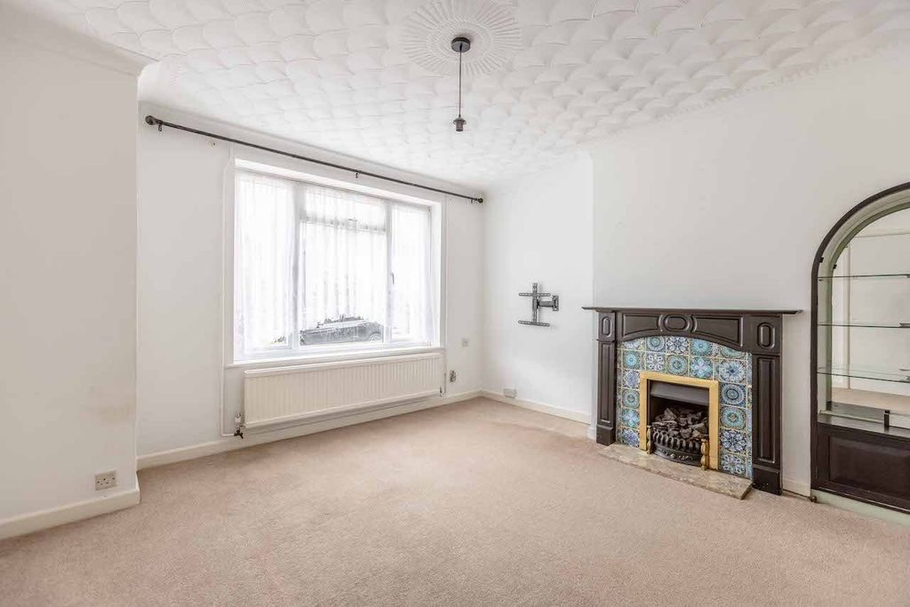 Property photo 2 of 20