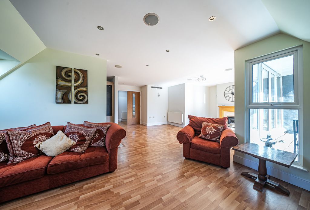 Property photo 2 of 16 1268426 (2).Jpg