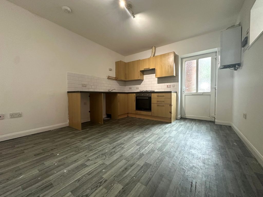 Property photo 2 of 9 Picture No. 16