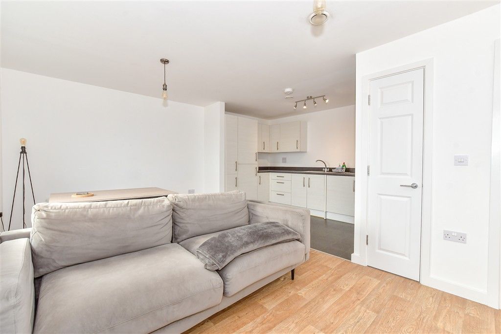 Property photo 1 of 7 Lounge