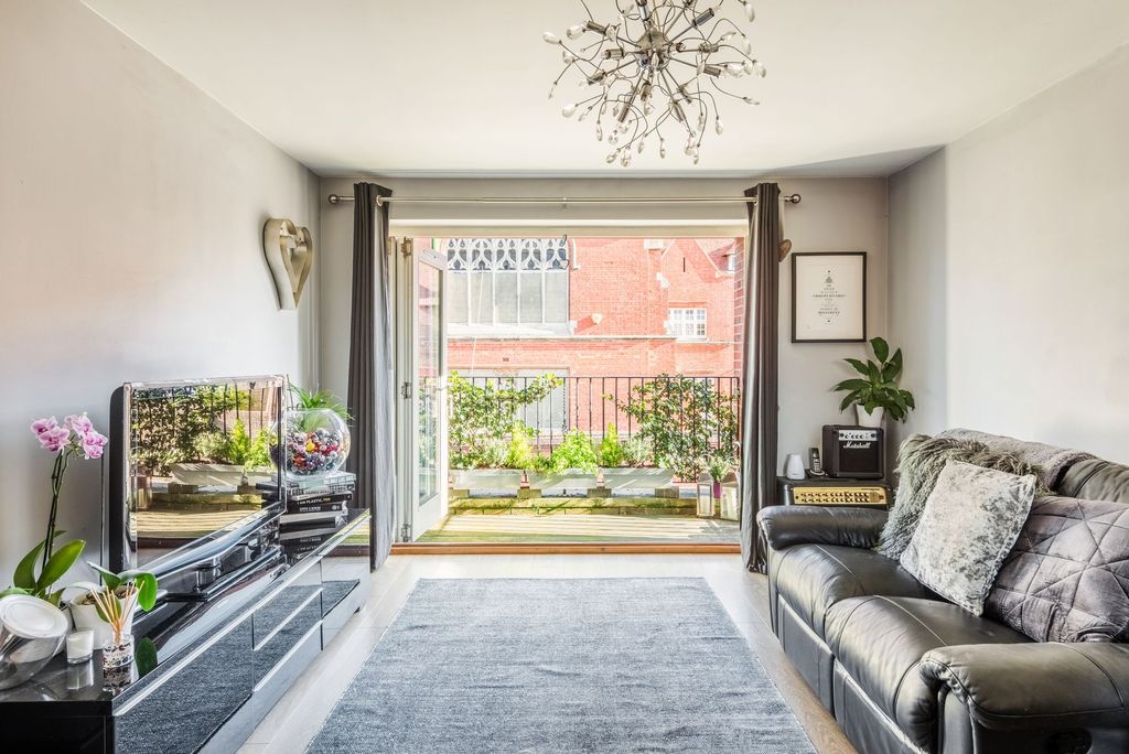 Property photo 2 of 10