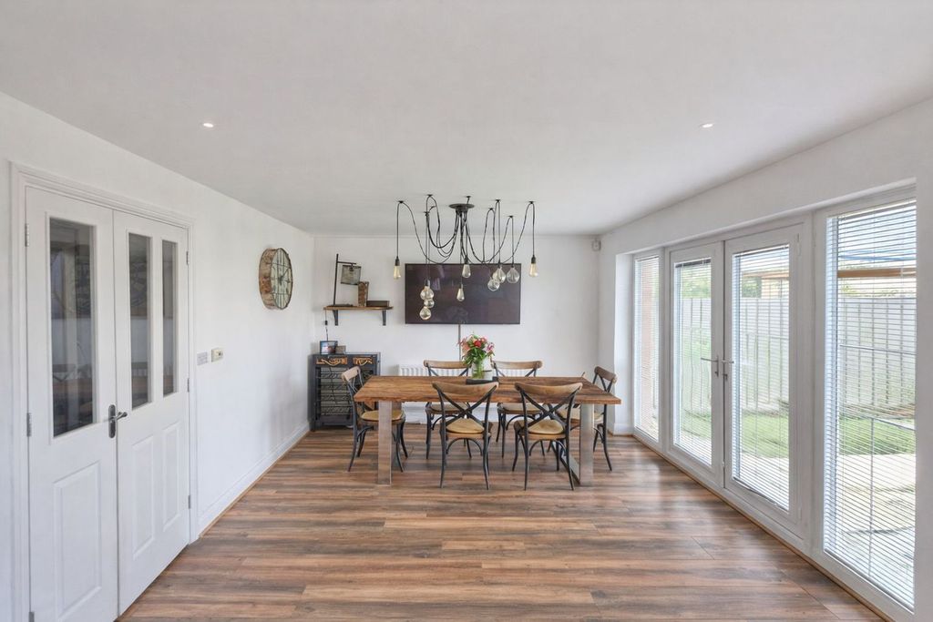 Property photo 3 of 9 Dining Area