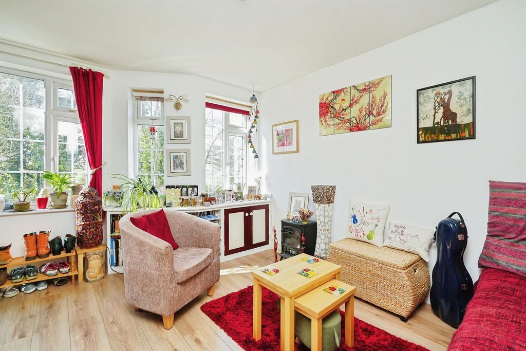 Property photo 2 of 17