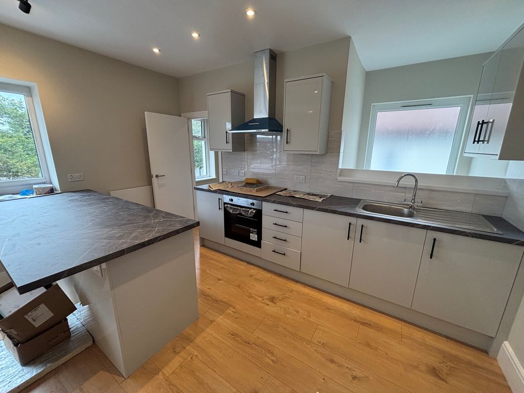 Property photo 3 of 12 Kitchen