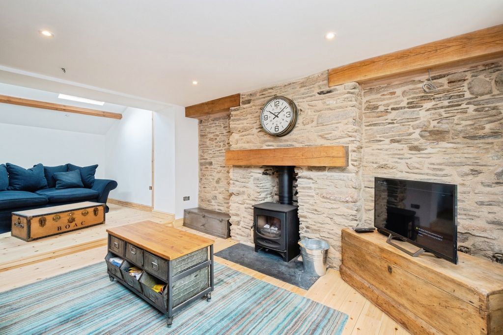Property photo 3 of 19 Pbox-Img.Jpg