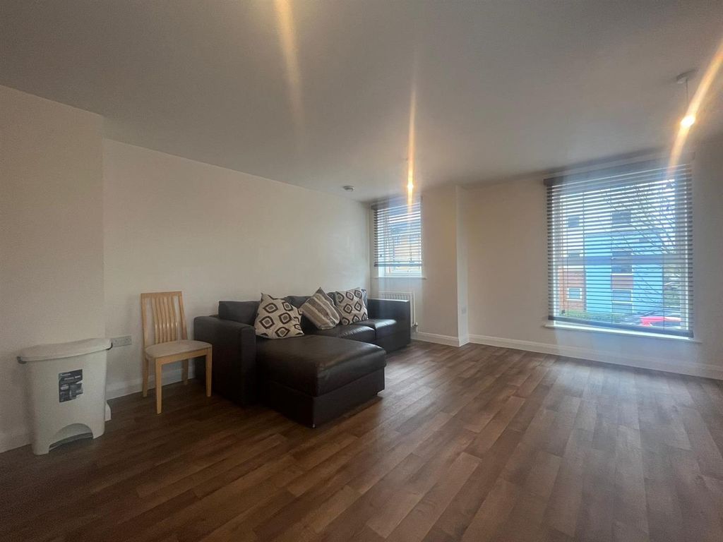 Property photo 2 of 10 Lounge.Jpg