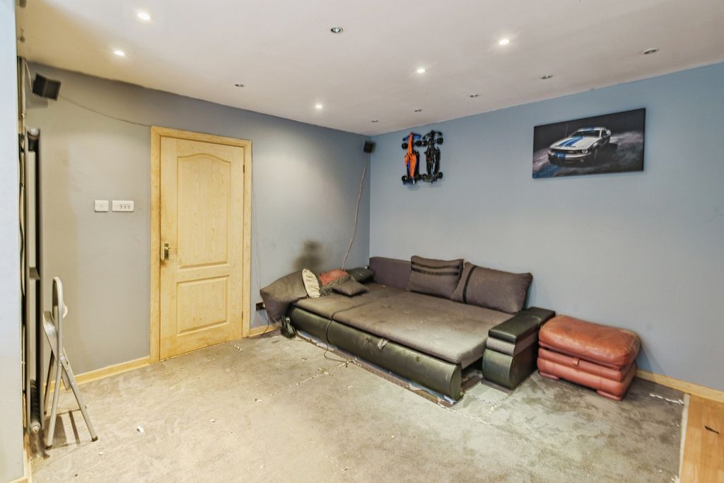 Property photo 3 of 26 Pbox-Img.Jpg