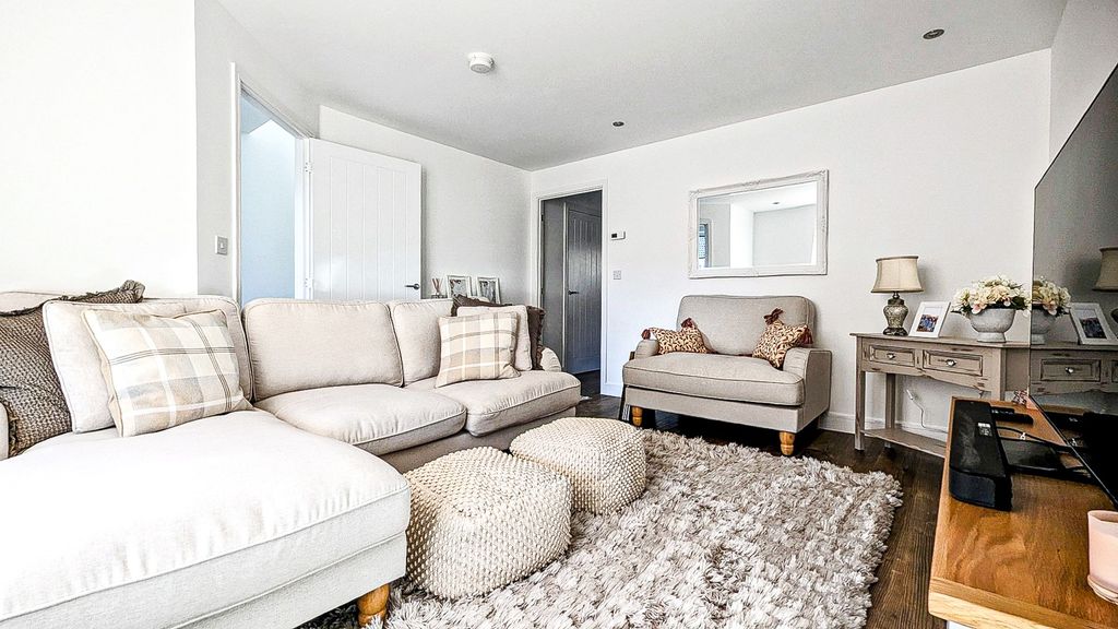 Property photo 2 of 12 2787044