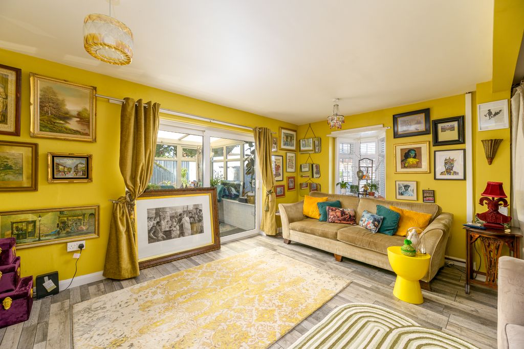 Property photo 2 of 21 04