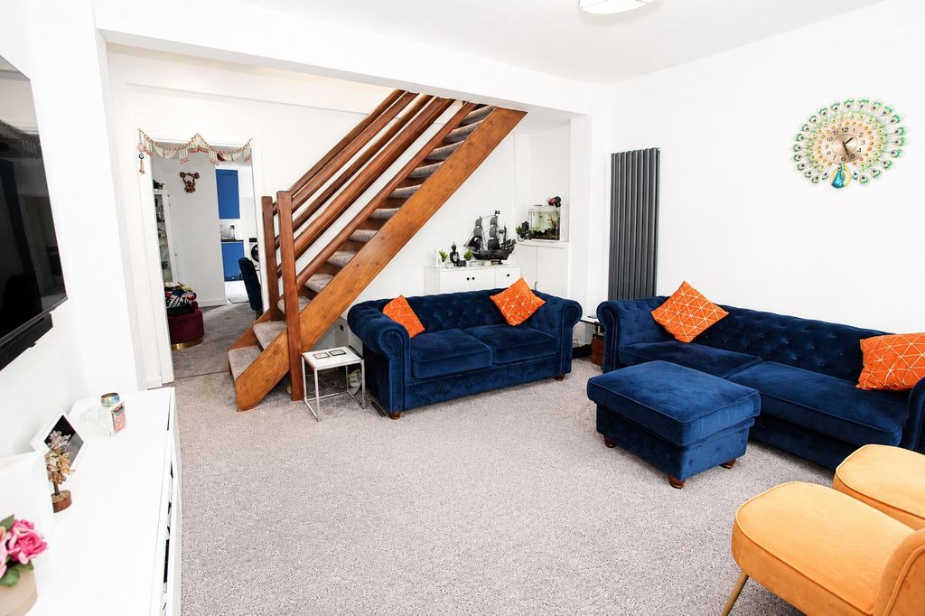 Property photo 2 of 23 Lounge.Png