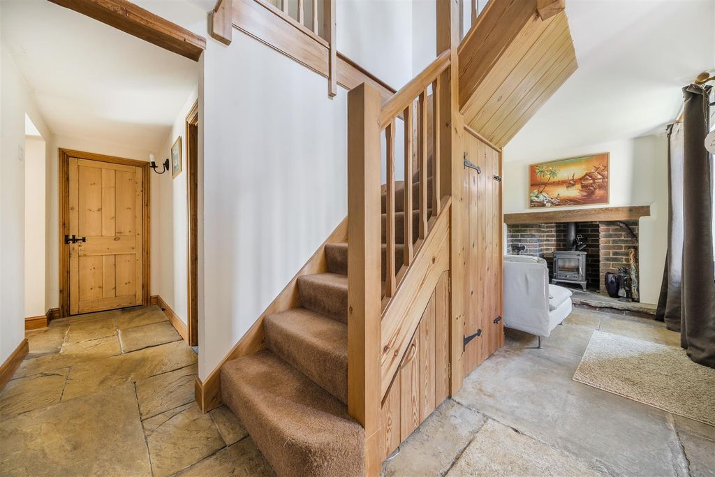 Property photo 3 of 20 Entrance Hall