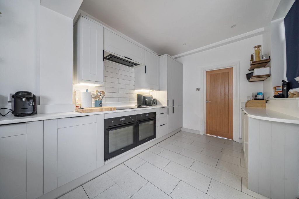 Property photo 3 of 17 1373723-13-6901F16B9A348.Jpg