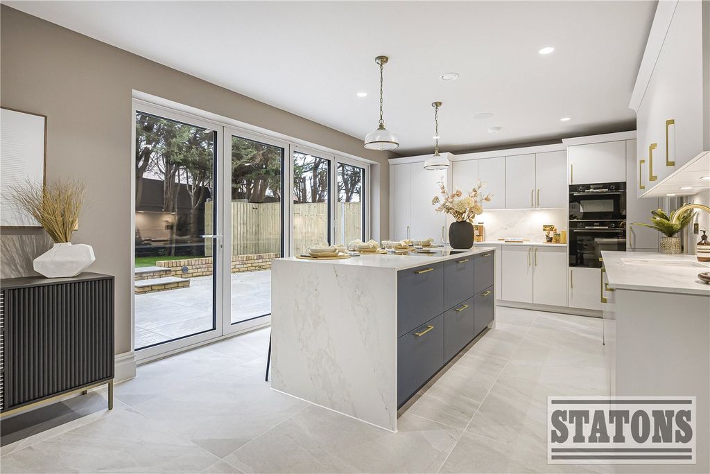 Property photo 3 of 37 Picture No. 19