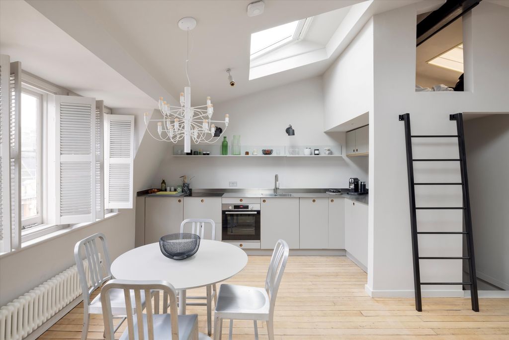 Property photo 3 of 17 Image