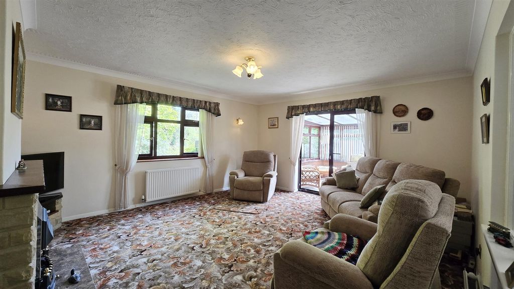 Property photo 3 of 19 Living Room