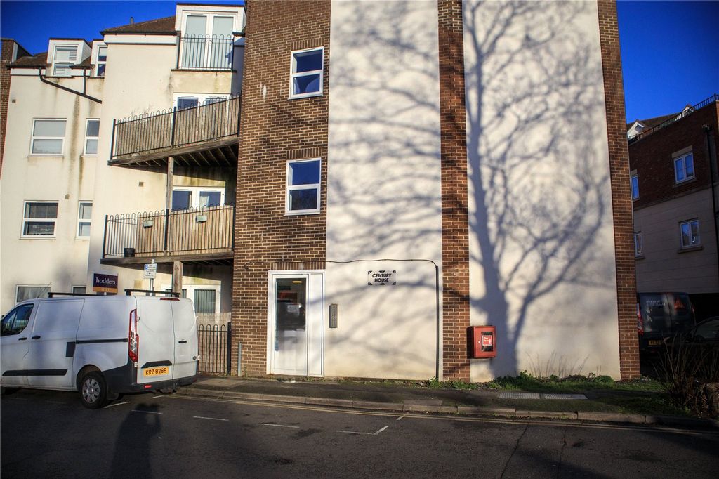 Property photo 2 of 8 Picture No. 10