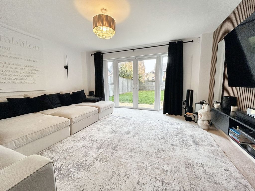 Property photo 2 of 32