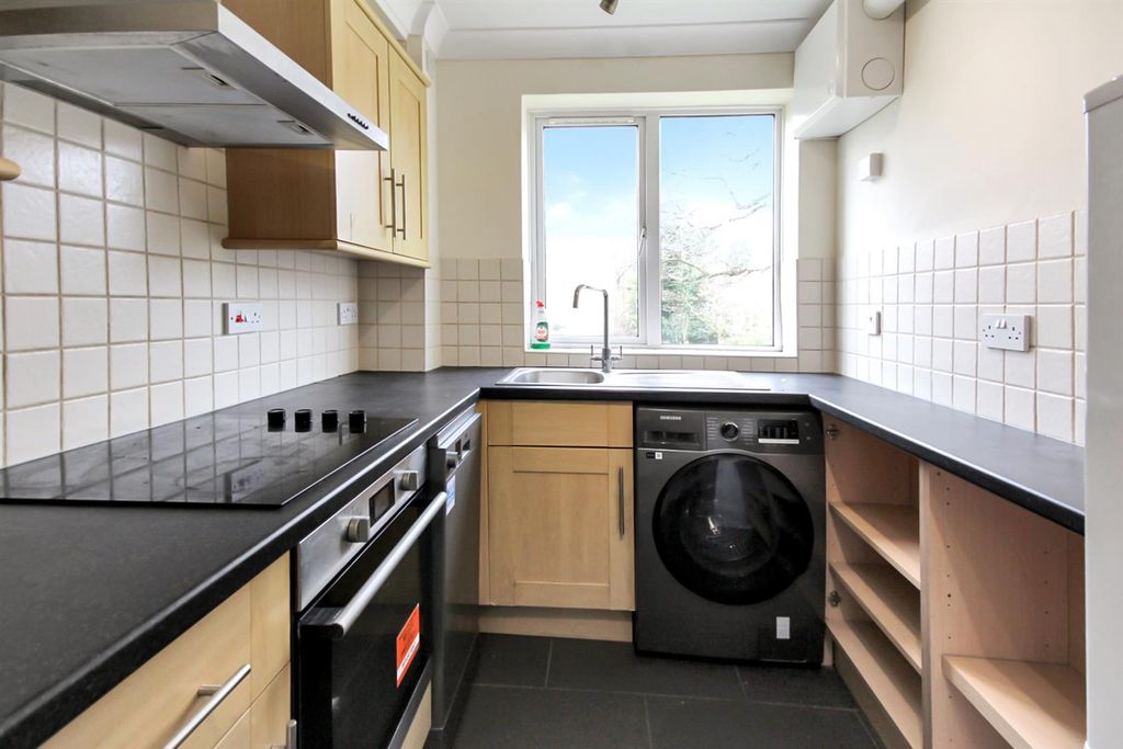 Property photo 3 of 8 Kitchen