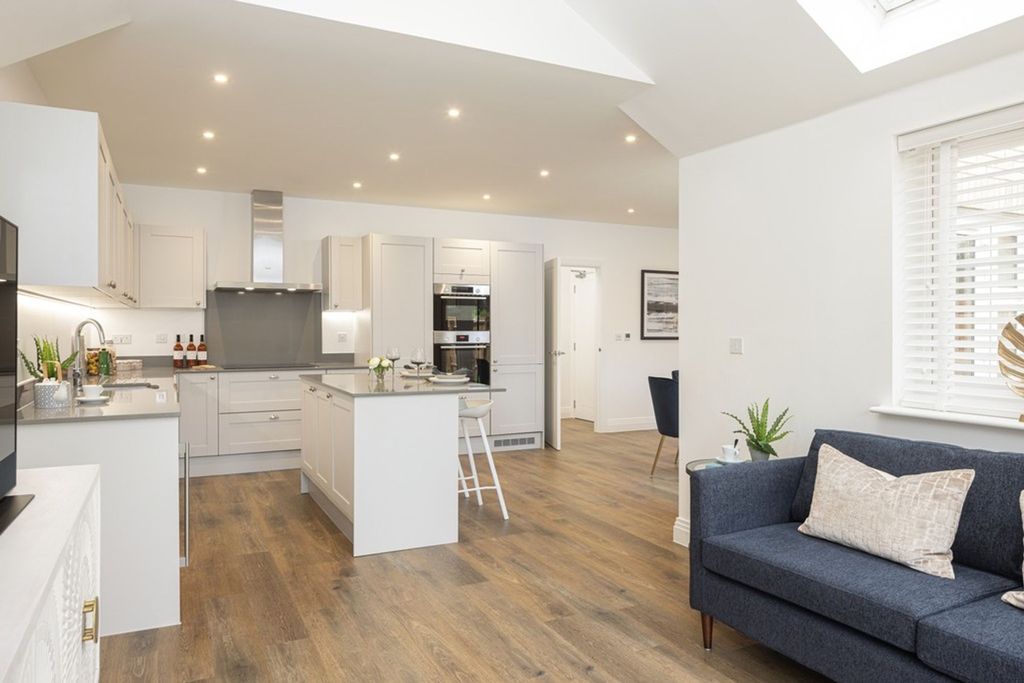 Property photo 2 of 22