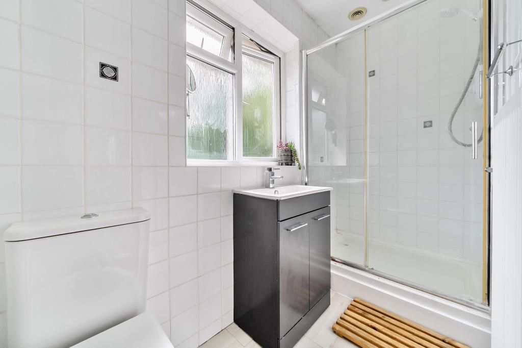 Property photo 3 of 21 Bathroom