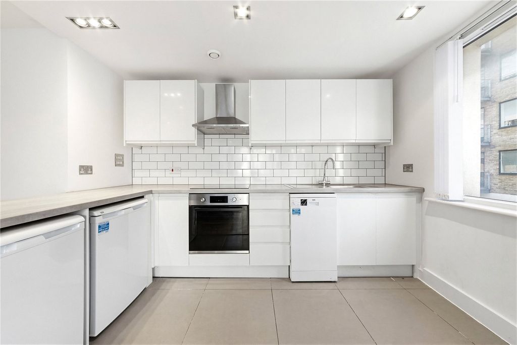 Property photo 2 of 12 Kitchen