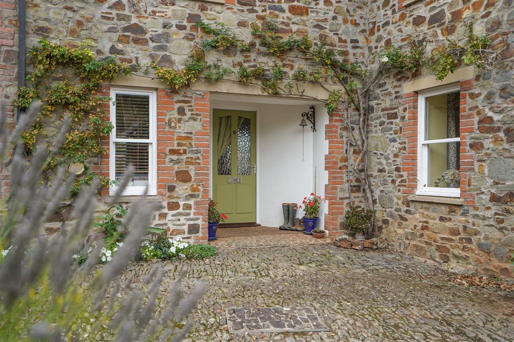 Property photo 3 of 30