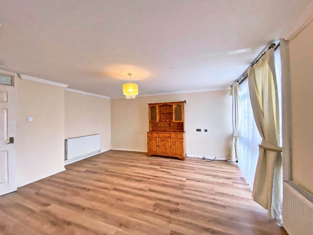 Property photo 3 of 9 3