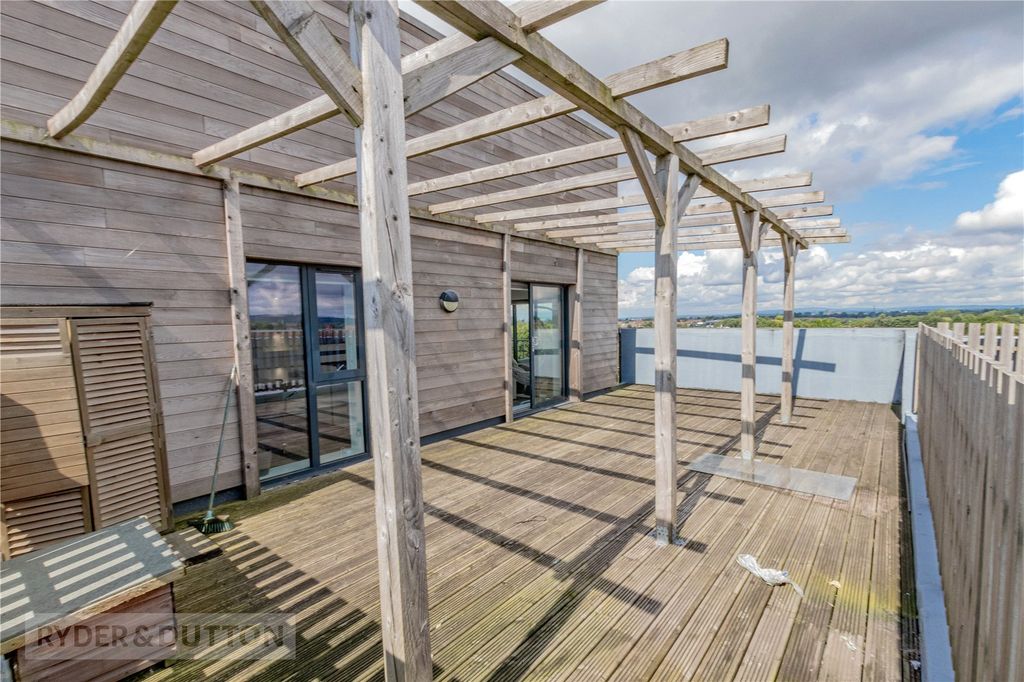 Property photo 1 of 31 Terrace