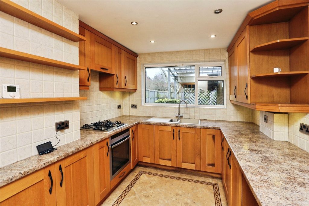 Property photo 3 of 19 Kitchen